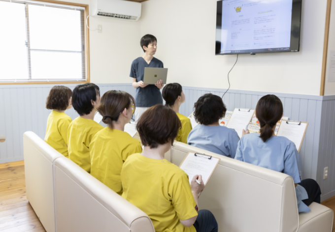 チームで学び合う イメージ